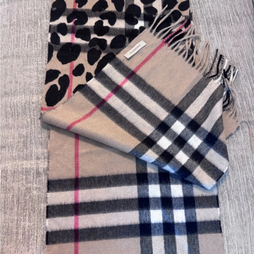 Burberry Scarf - Picture 3 of 6